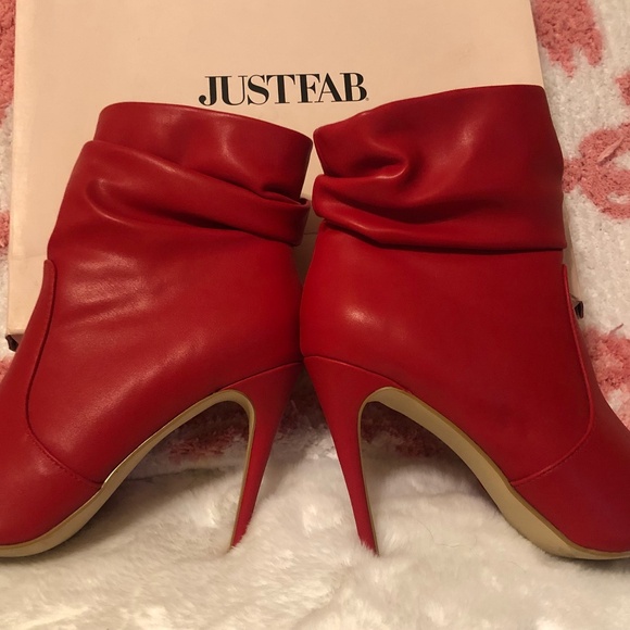 Gorgeous Just Fab Zelda booties in Red - Picture 1 of 6